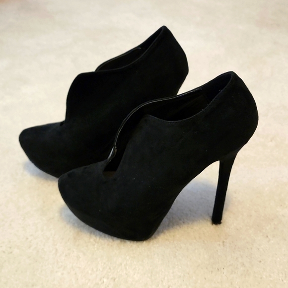 Qupid High Heels, Black Suede, Size 7 - Picture 2 of 4